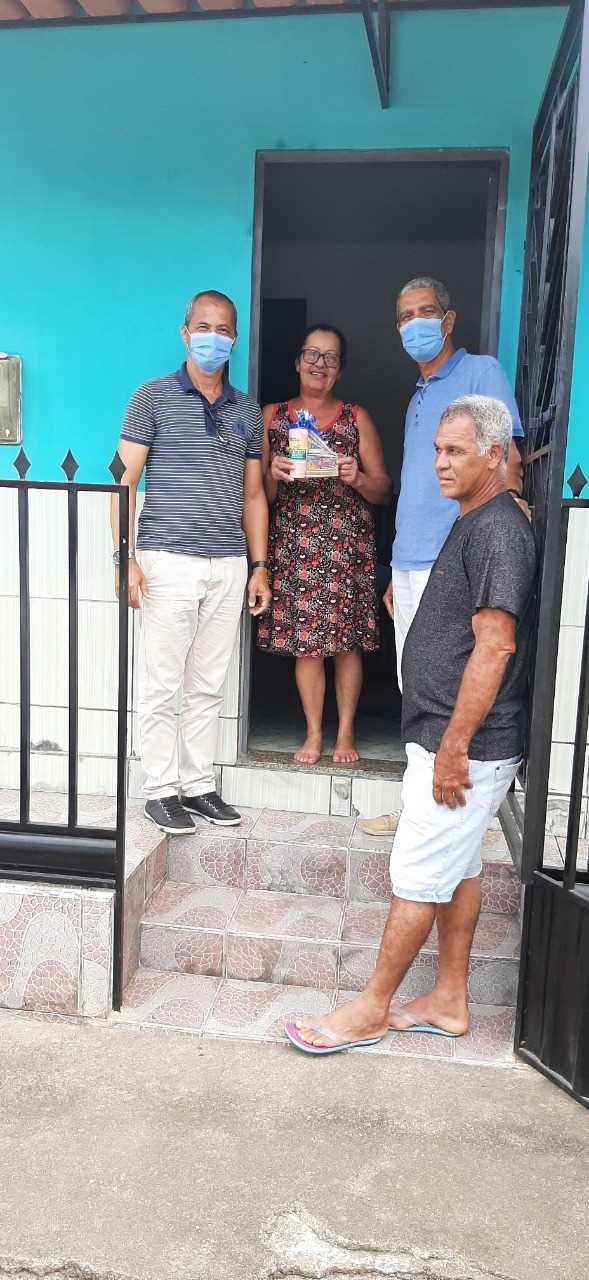 Camacã: Garis são homenageados em suas casas